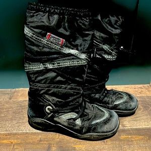 Ecco boots. Great shape. Little girls.